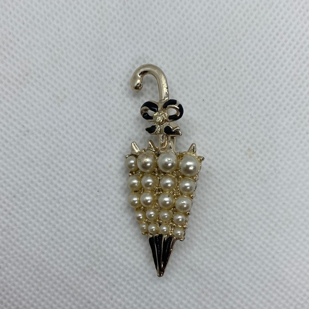 Vintage umbrella, pearl brooch